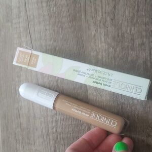 NWB Clinique concealer